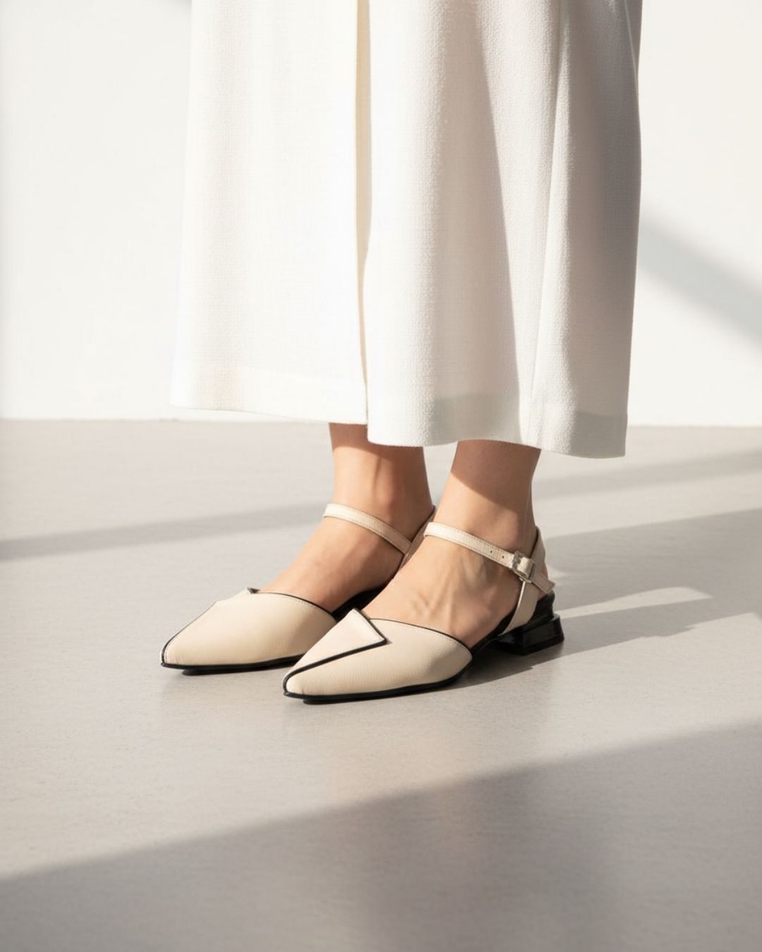 tacon blanco punta detalle negro elegantes versatiles ciudad comodos mexcalinas