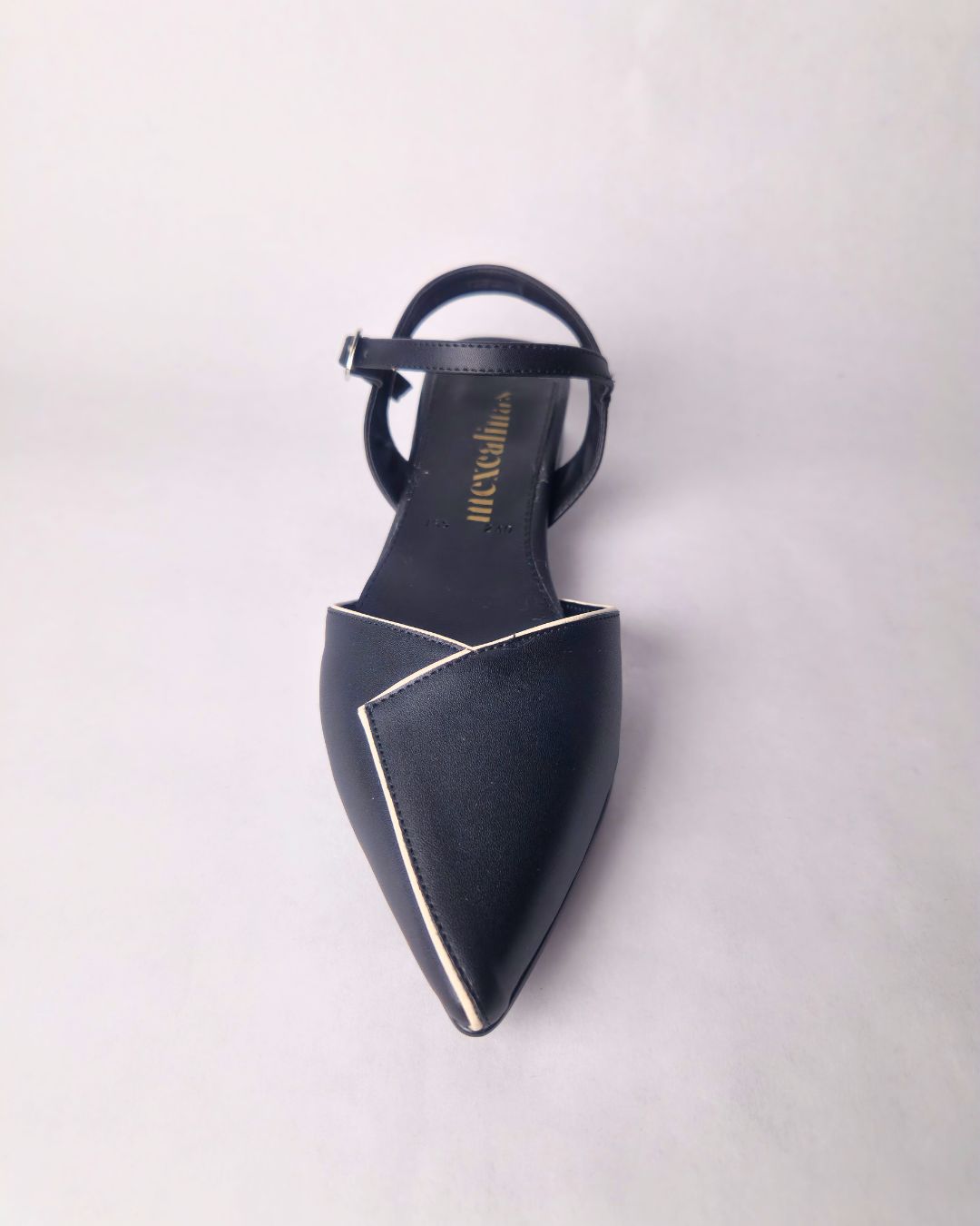 tacon alameda negro punta fina contraste blanco correa negra con hebilla mexcalinas