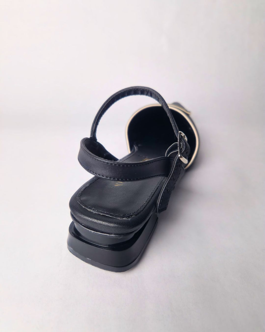 tacon alameda negro punta fina tacon bajo simetrico hebilla plateada plantilla acolchada mexcalinas