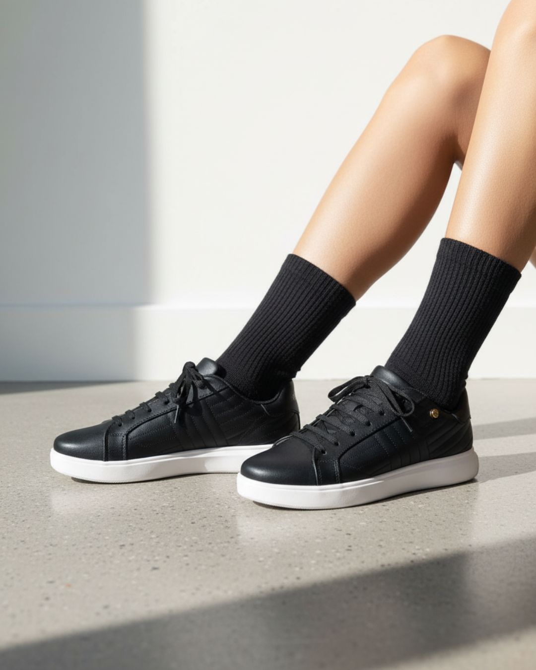 tenis onix negra suela blanca modernos comodos ciudad versatiles mexcalinas